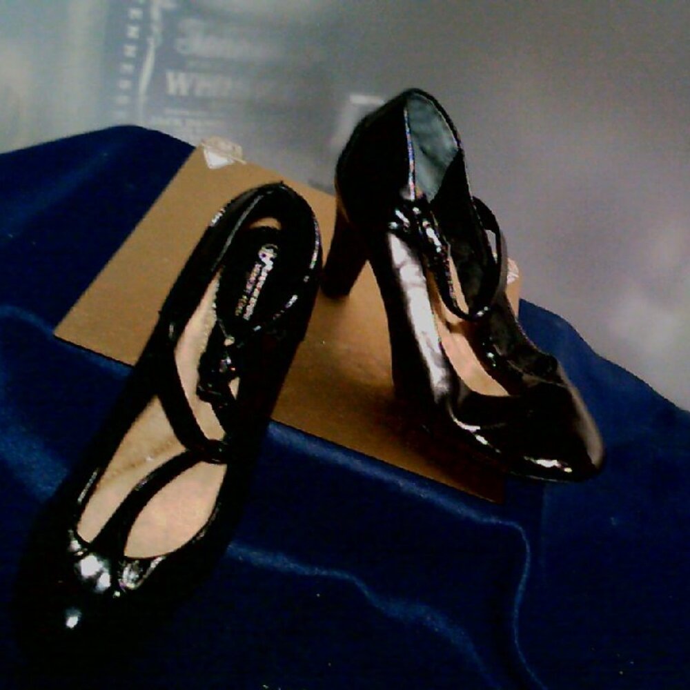 Women's Black Mary Jane style Pumps